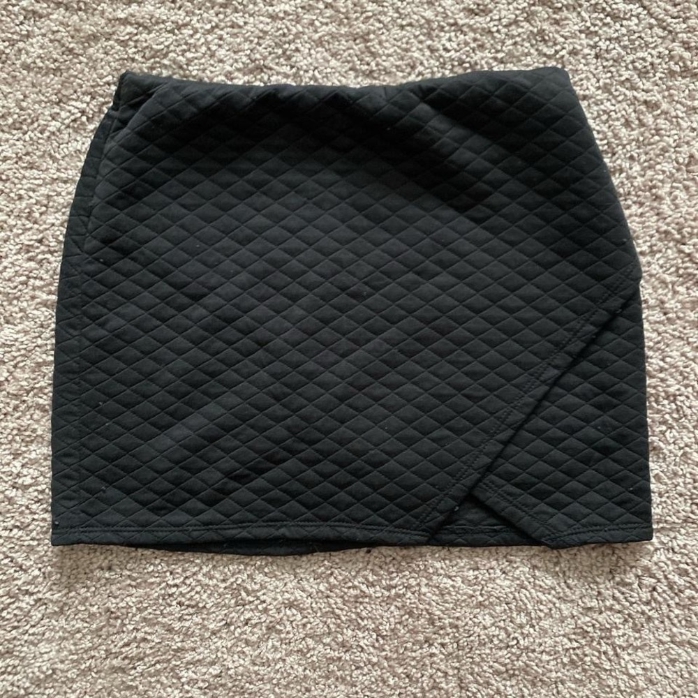 Chic Black Quilted Mini Skirt